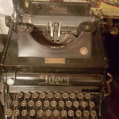 Old antique IDEAL typewriter 1905 Profile Picture