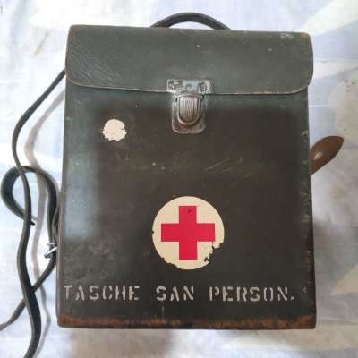 Bundeswehr - Vintage Field Medic first aid shoulder bag Profile Picture
