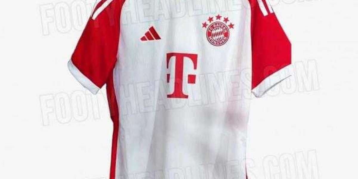 Bayernov domači dres za naslednjo sezono: bela osnova rdeči rokavi, spremenjena barva logotipa ekipe
