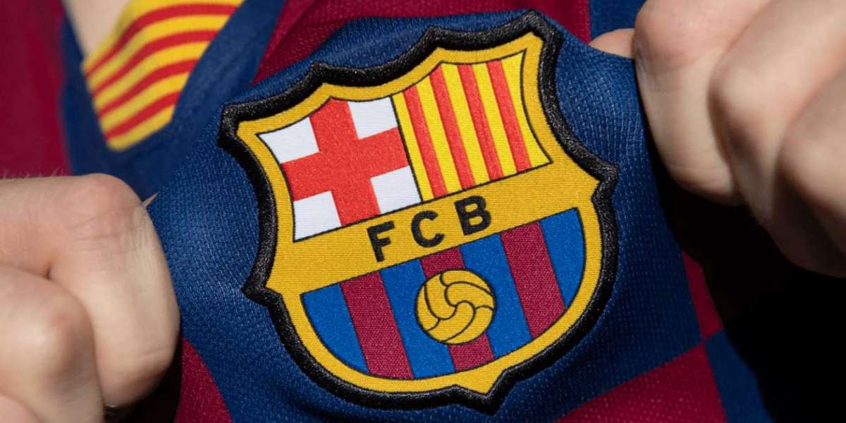Tretji dres Barcelone v sezoni 2023/24
