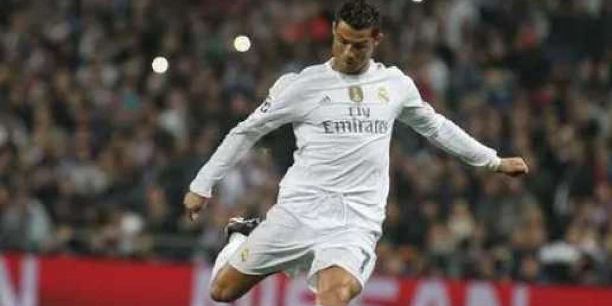 Ronaldo gewann 2023 mit 40 Toren den Torschützentitel und übertraf damit Haaland und Messi!