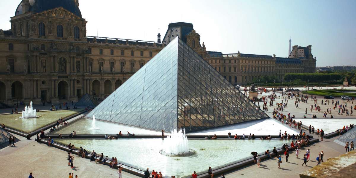 Photographer's Paradise: Capturing the Beauty of the Louvre