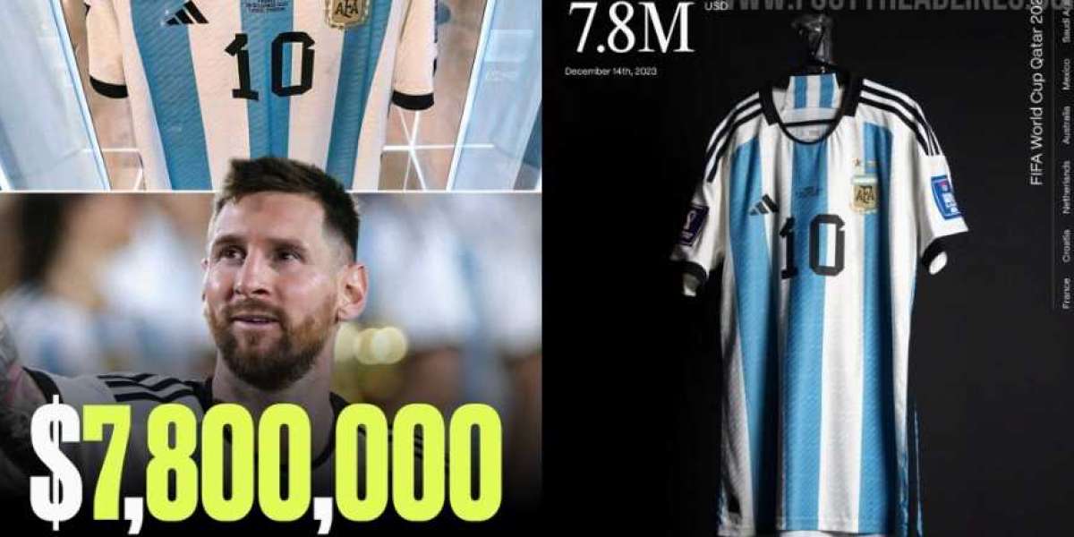 Messijev dres, nošen na tekmah svetovnega prvenstva 2022, na dražbi prodan za 7,8 milijona dolarjev