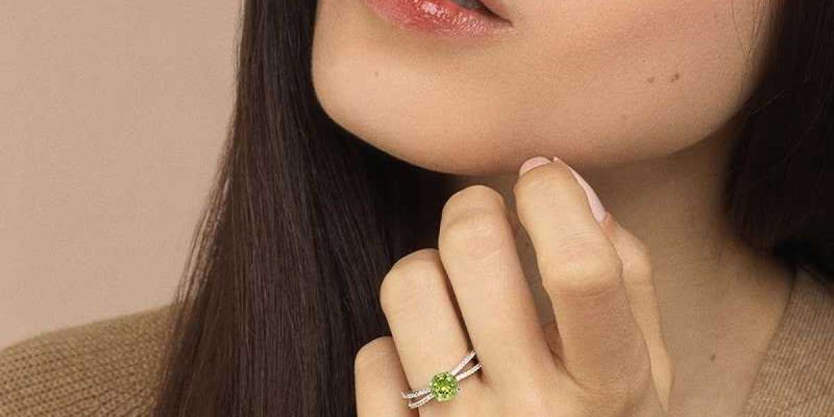 How To Find A Beautiful Peridot Engagement Ring?