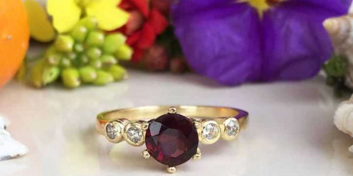 How to Choose the Perfect Garnet Engagement Ring?