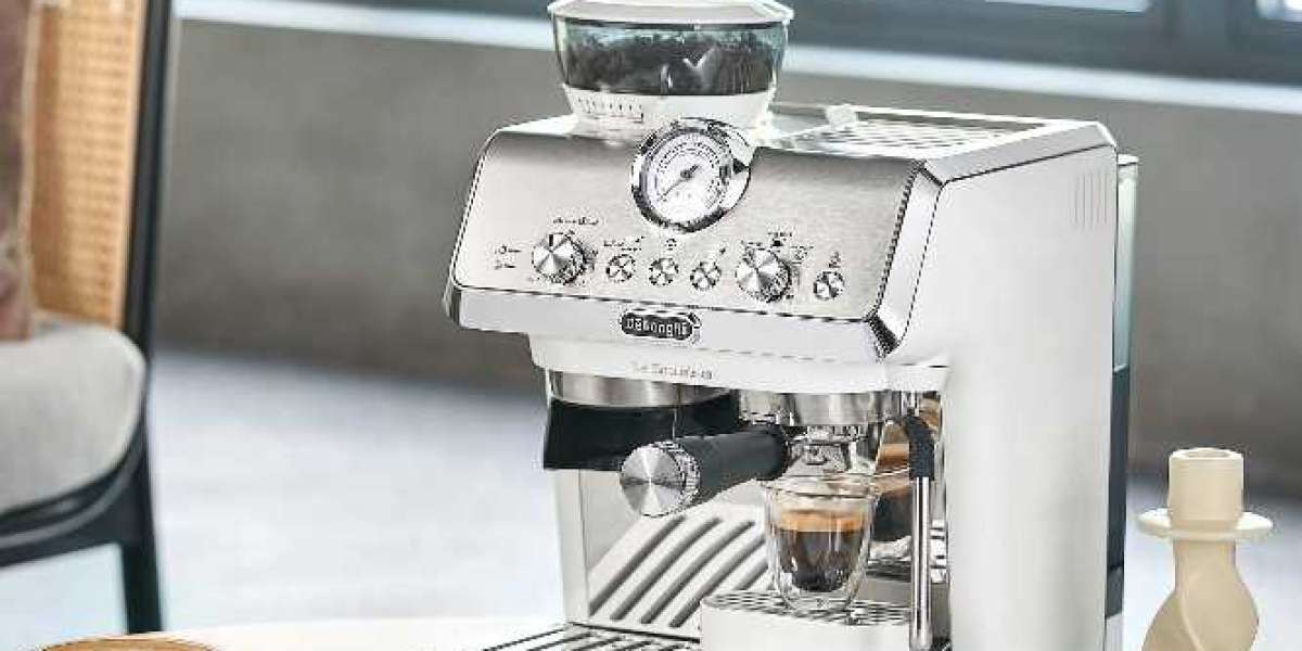 The Rise of Online Coffee Culture: Exploring the Role of Coffee Machines and Roasters