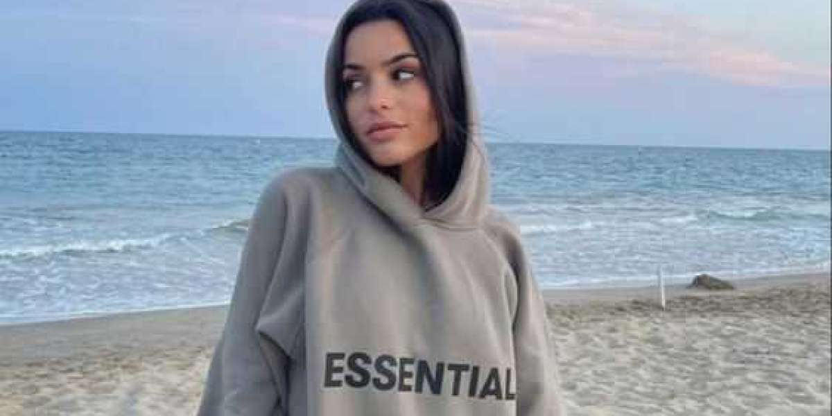 Essentials Clothing: The Perfect Blend of Style and Affordability with the Women's Hoodie