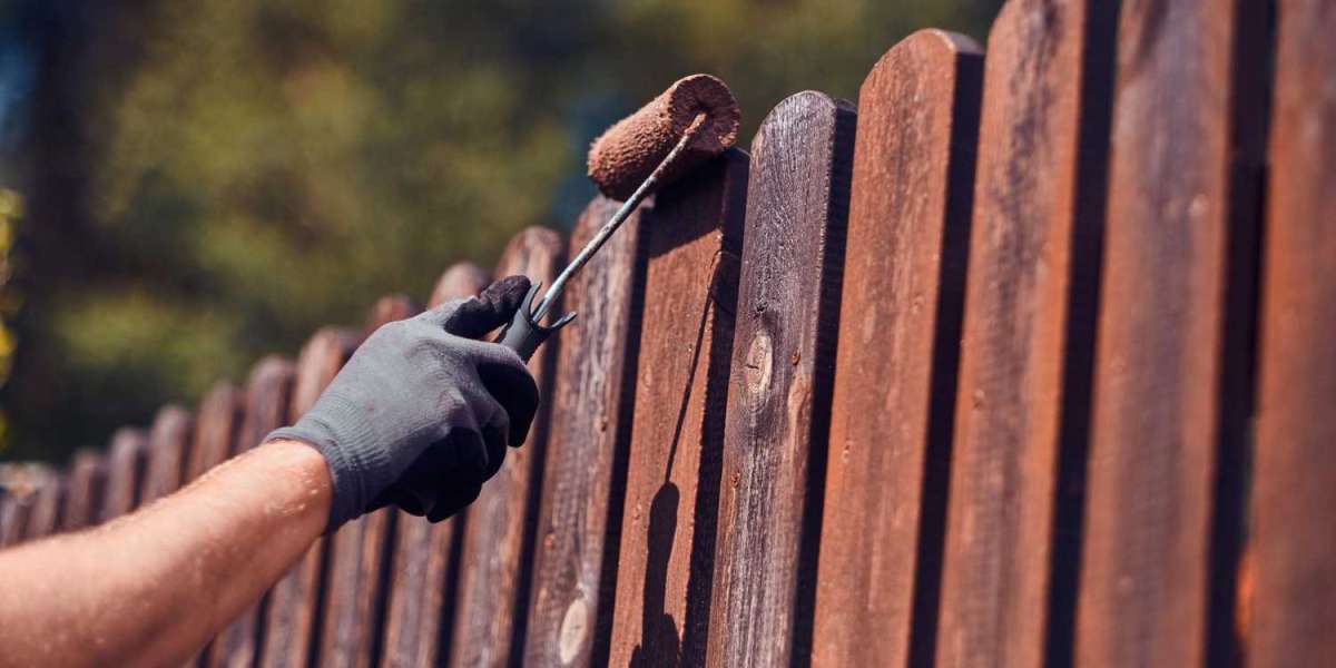 The Ultimate Showdown: Oil-Based vs. Water-Based Fence Sealers