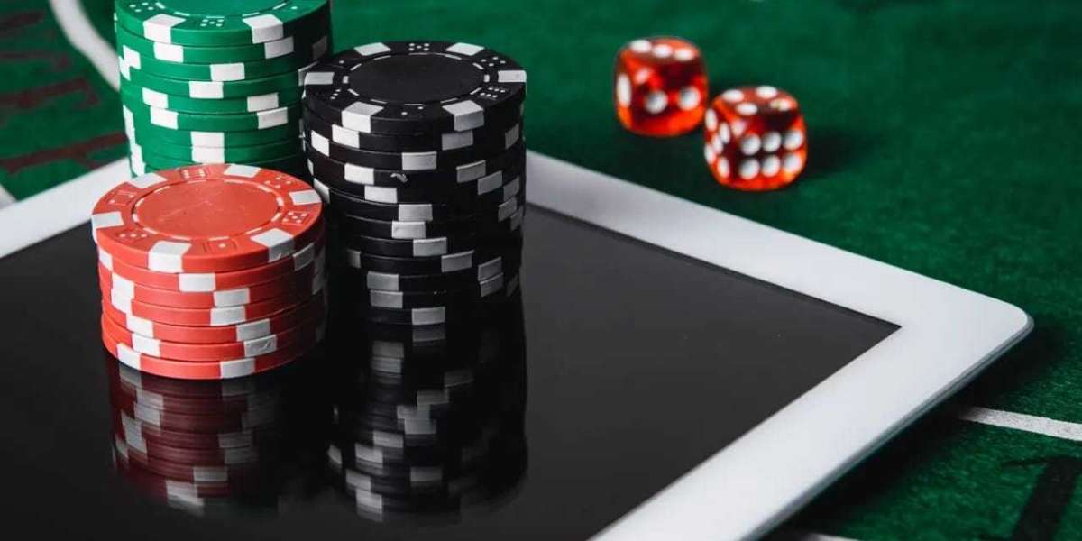 Mastering the Online Poker Arena: A Comprehensive Guide