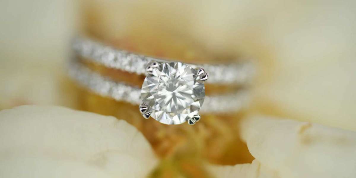The Brilliance of Blu Diamonds: Lab Grown Solitaire Rings