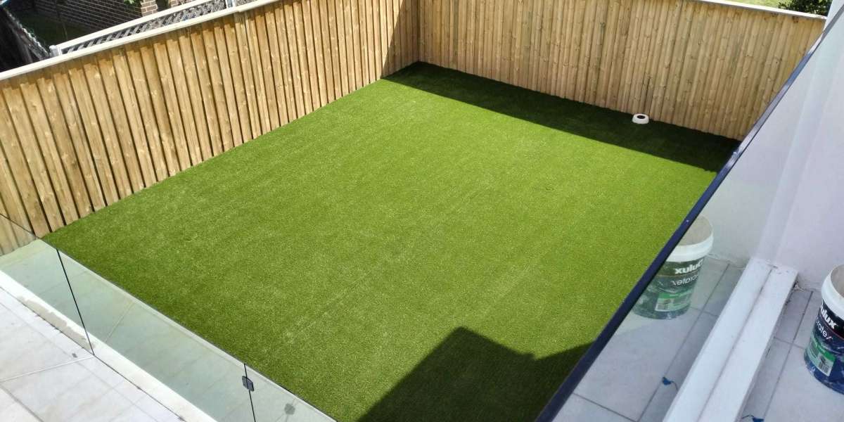 The Remarkable Benefits of Artificial Grass in Shopping Centers