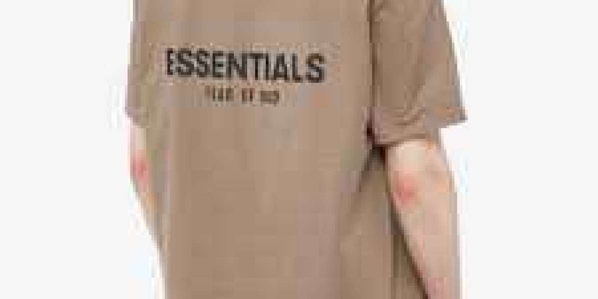 How Do Essential T-Shirts Simplify Your Fashion Choices?