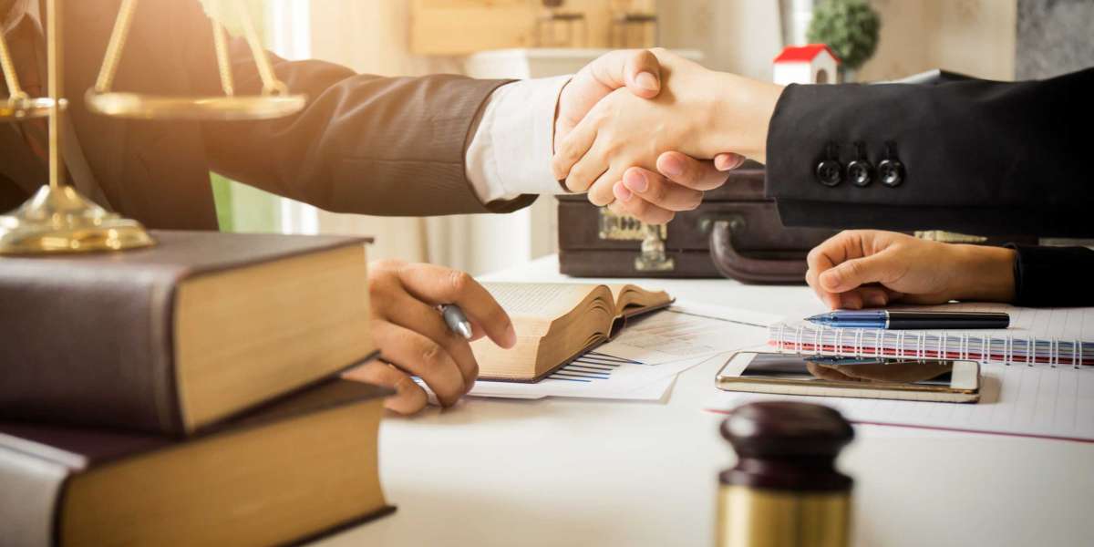 Top 7 Reasons to Choose the Best Advocates & Legal Consultants in Dubai
