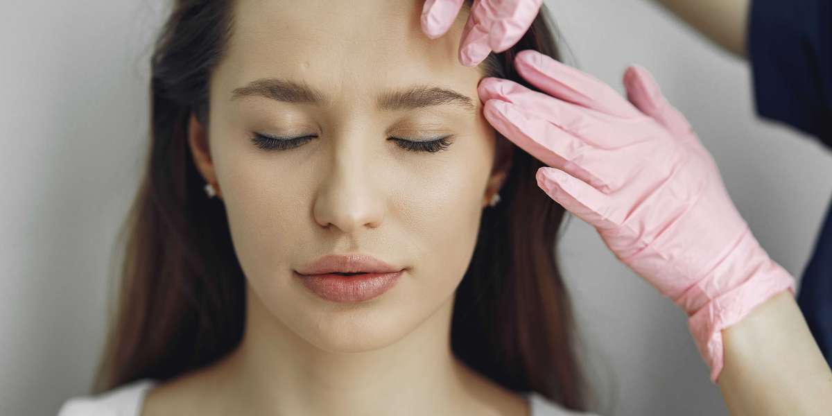 Eyebrow Lift in Riyadh: What Patients Are Saying