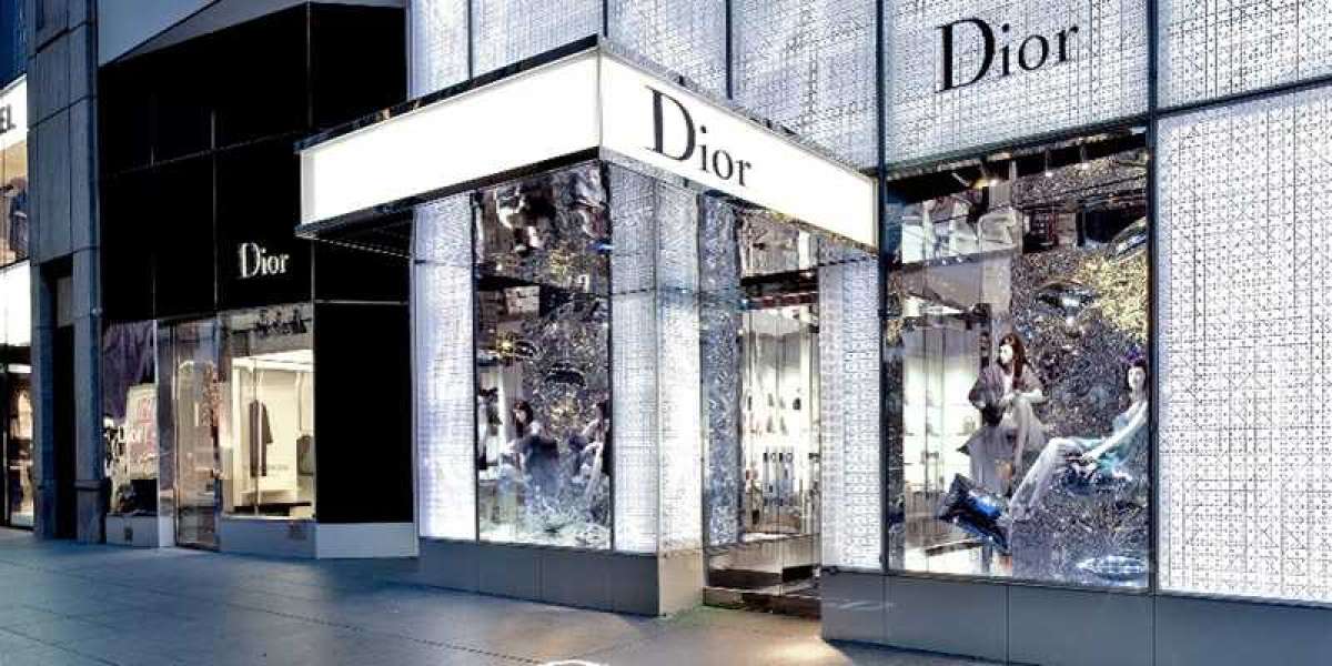 Dior Outlet he makes sure to make a statement
