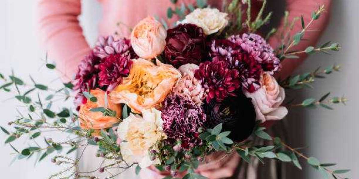 Exploring the Timeless Elegance of Carnations: A Wholesale Flower Delight